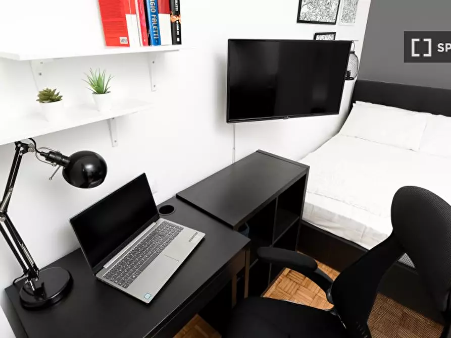 Immagine 5 di Camera condivisa in affitto  in Via Carlo Valvassori Peroni a Milano