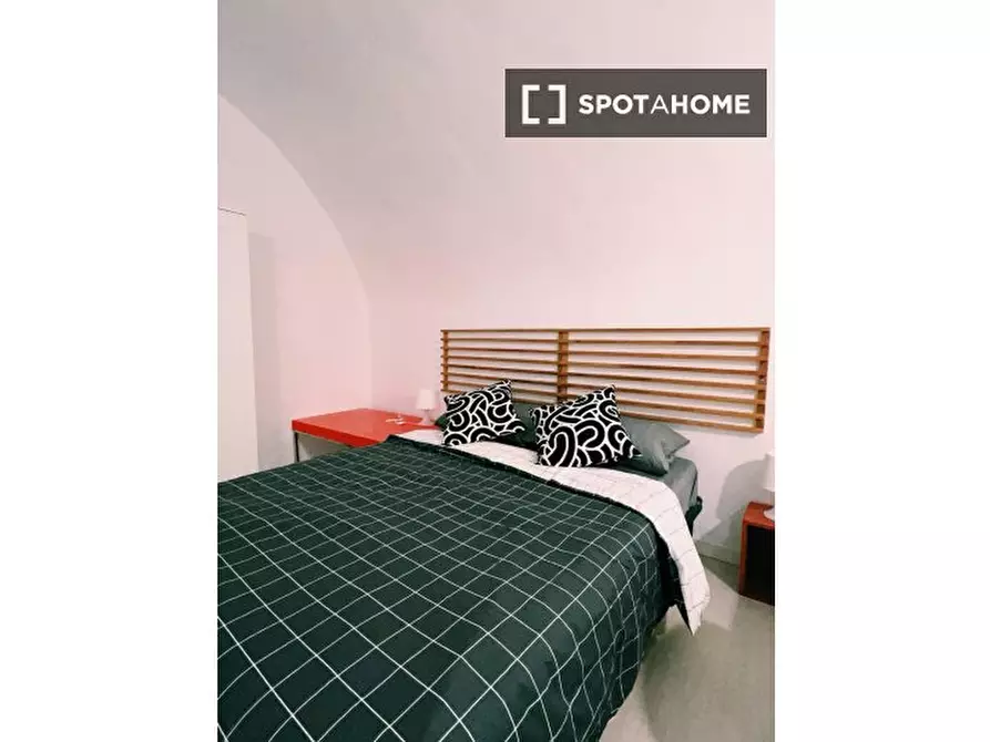 Immagine 11 di Camera condivisa in affitto  in Via Stella a Napoli