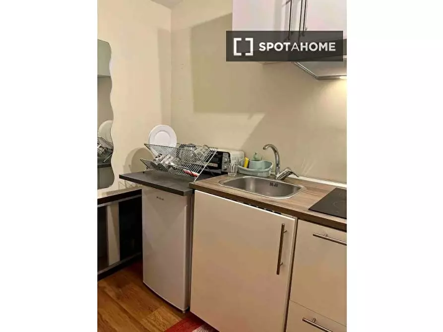 Immagine 13 di Appartamento in affitto  in Via Pellegrini a Napoli