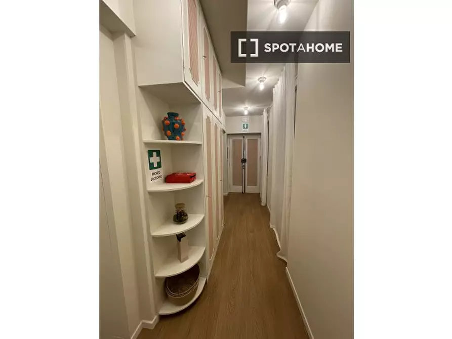 Immagine 10 di Camera condivisa in affitto  in Via Riano a Roma