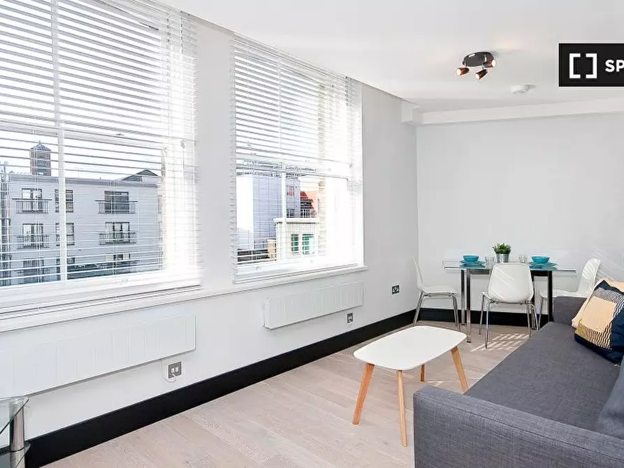 Immagine 1 di Appartamento in affitto  in Flat Heinze Building a Islington