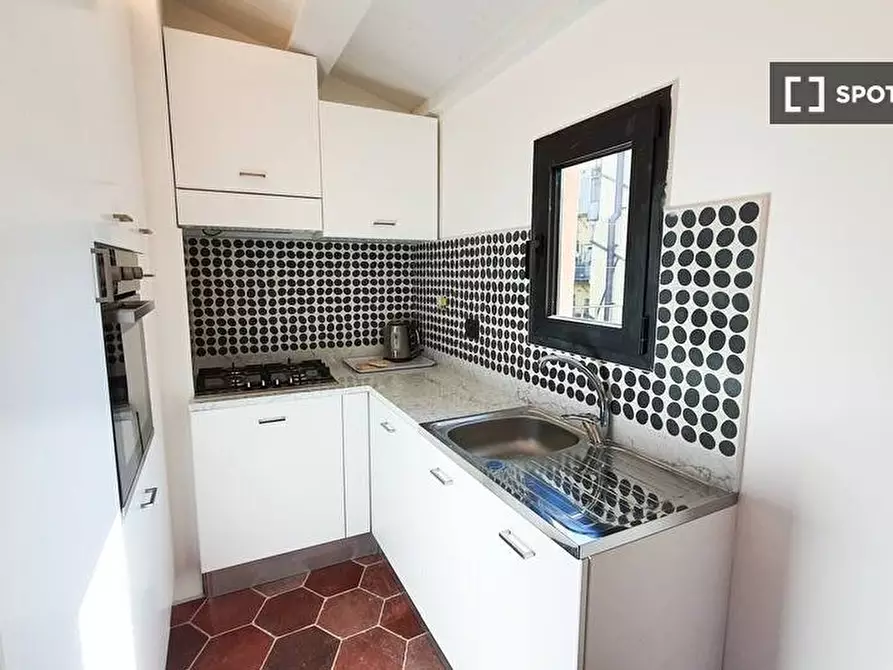 Immagine 2 di Appartamento in affitto  in Via Della Croce a Roma