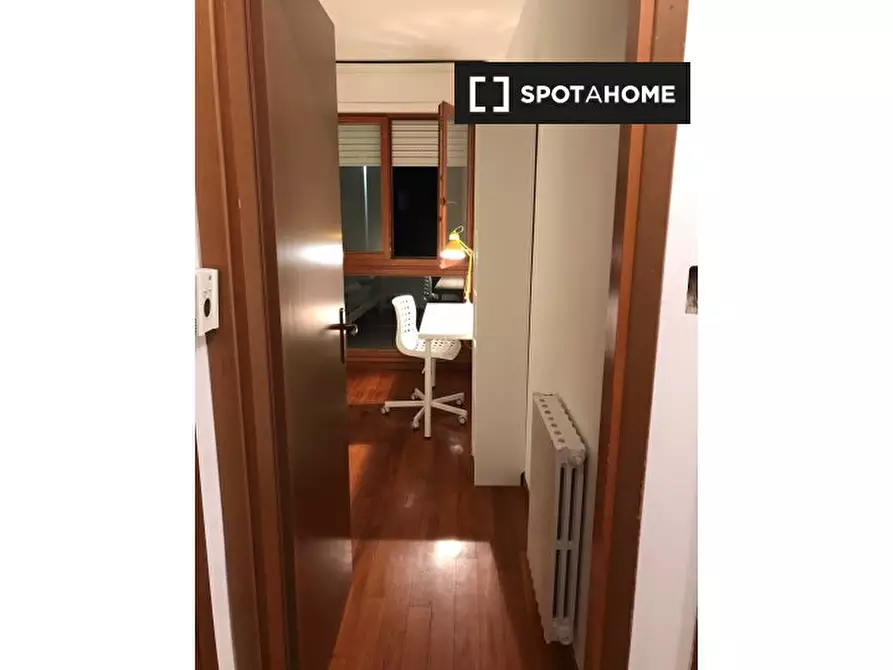 Immagine 3 di Camera condivisa in affitto  in Via Luigi Ploner a Roma