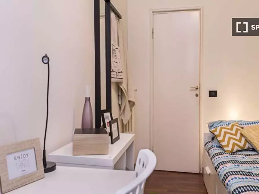 Immagine 3 di Camera condivisa in affitto  in Via Giulio Tarra a Milano