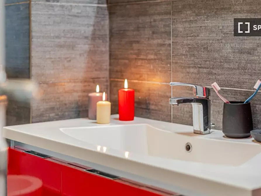 Immagine 9 di Appartamento in affitto  in Via Tortona, 20144 Milano MI, Italy a Milano