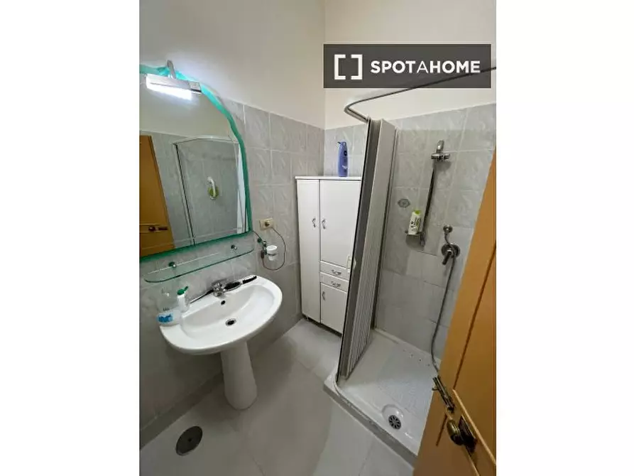 Immagine 11 di Camera condivisa in affitto  in Via S. Giovanni in Porta a Napoli