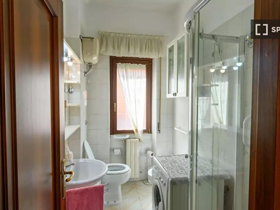 Immagine 12 di Camera condivisa in affitto  in Via delle Robinie a Roma