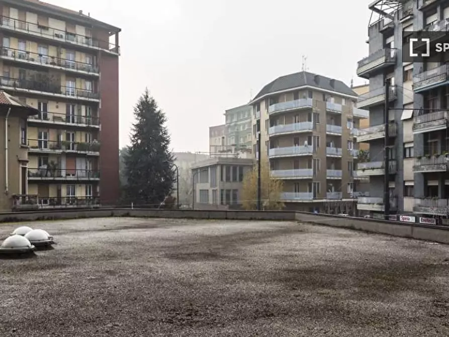 Immagine 16 di Camera condivisa in affitto  in Via Francesco Arese a Milano