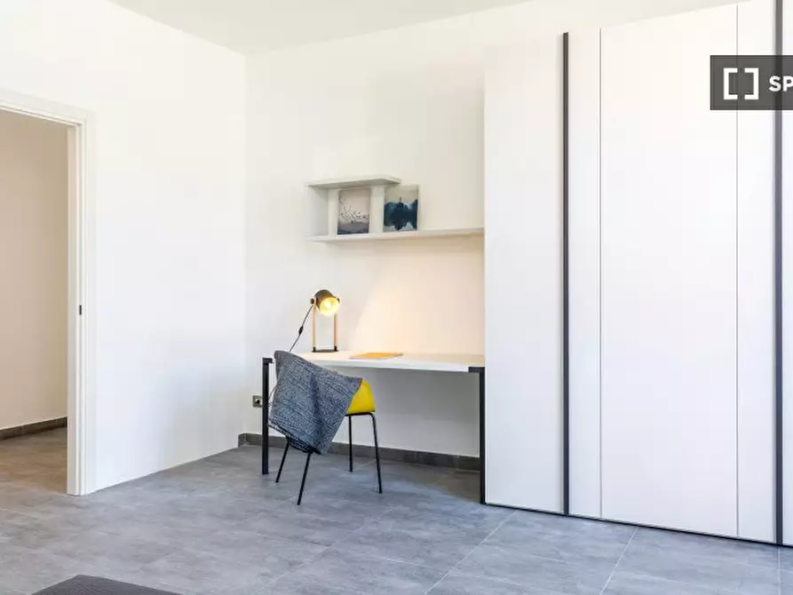 Immagine 4 di Camera condivisa in affitto  in Via Democrito a Milano