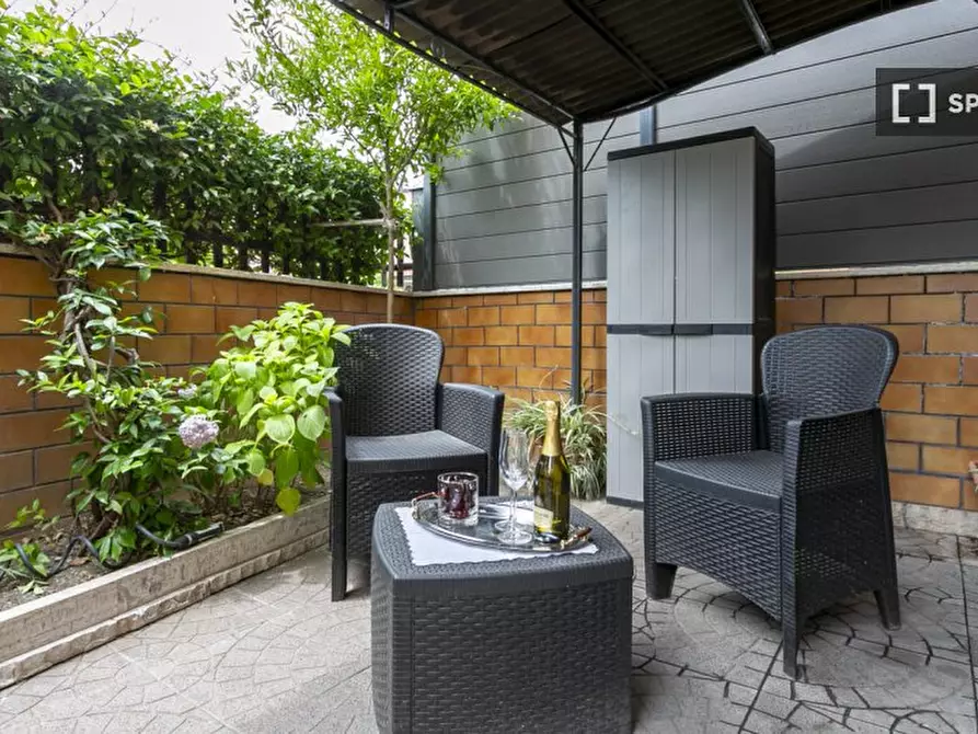 Immagine 14 di Camera condivisa in affitto  in Via Giasone a Roma