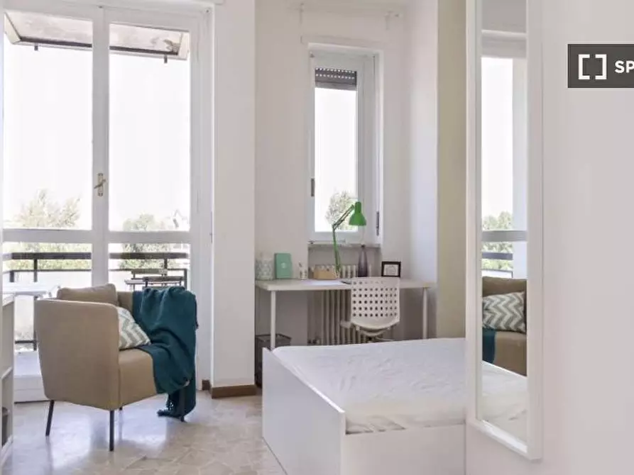 Immagine 1 di Camera condivisa in affitto  in Via Ginestre Milan a Buccinasco