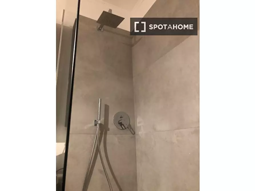 Immagine 12 di Appartamento in affitto  in Viale dell'Acquedotto Alessandrino a Roma