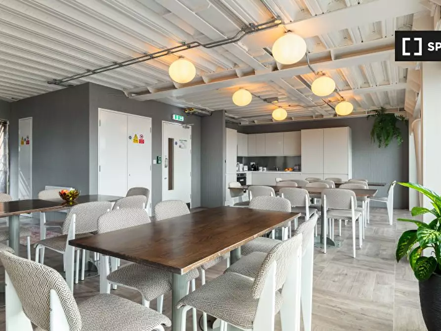 Immagine 16 di Ufficio in affitto  in Western Ave a Ealing