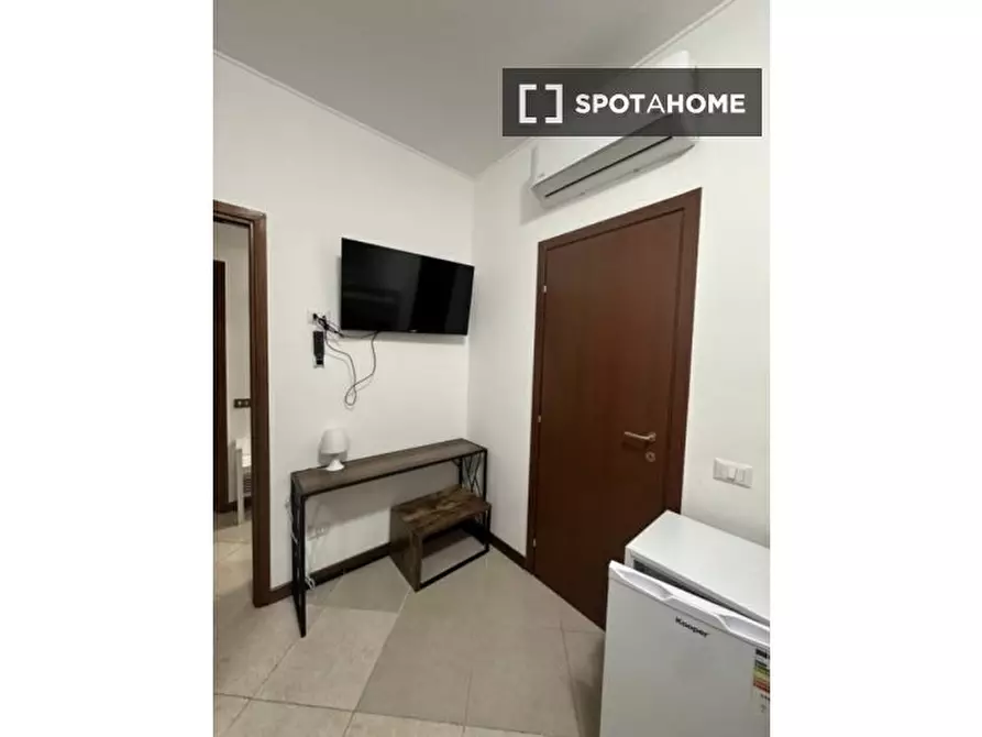 Immagine 3 di Camera condivisa in affitto  in Piazza Angilberto II a Milano