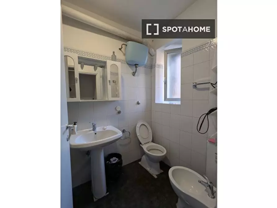 Immagine 6 di Camera condivisa in affitto  in Piazza di S. Croce in Gerusalemme a Roma