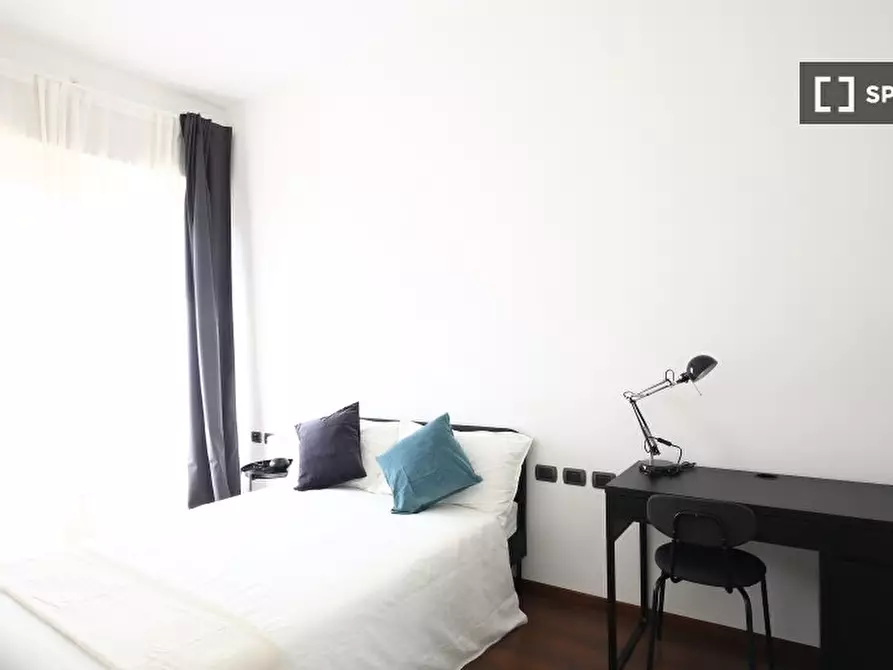 Immagine 2 di Camera condivisa in affitto  in Viale Vittorio Veneto a Milano