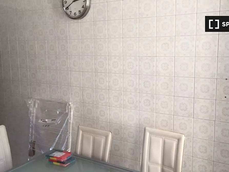 Immagine 7 di Camera condivisa in affitto  in Via Croce Rossa a Napoli