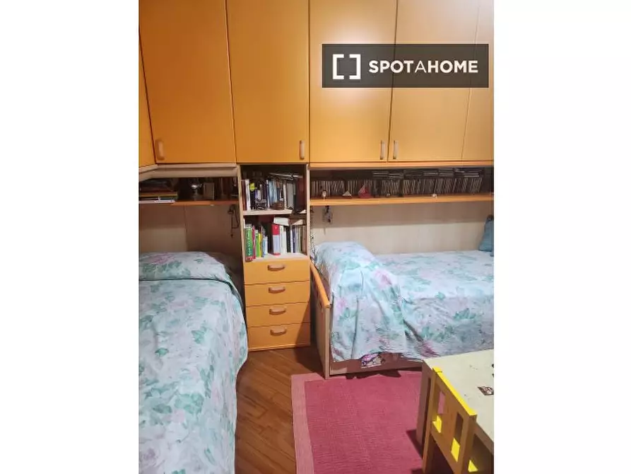 Immagine 1 di Camera condivisa in affitto  in Via Mario Rossi Tancredi a Roma