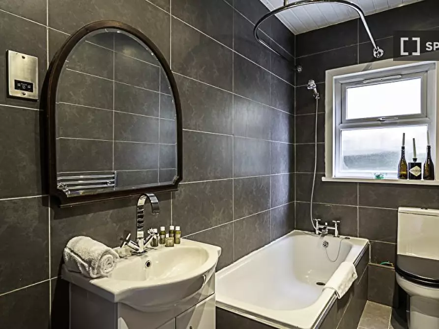 Immagine 3 di Appartamento in affitto  in Grafton Road a Ealing