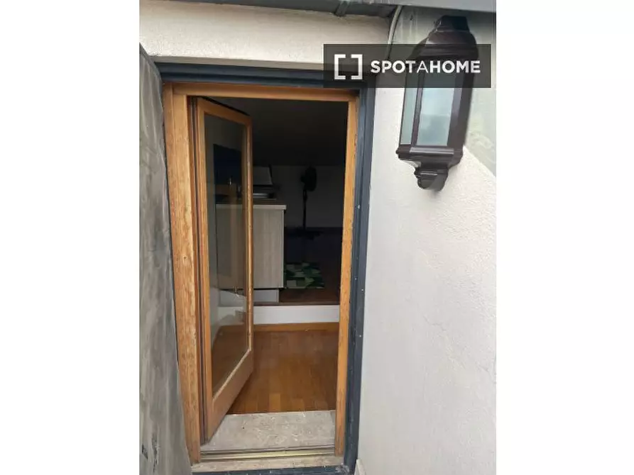 Immagine 17 di Camera condivisa in affitto  in Via Giorgio Sommer a Roma