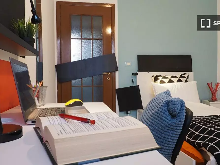 Immagine 2 di Camera condivisa in affitto  in Via Rodolfo Renier a Torino