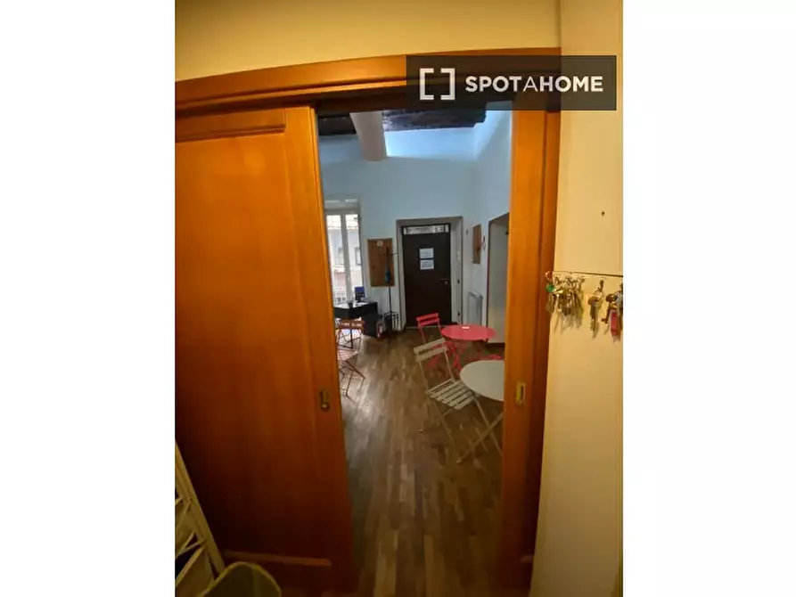 Immagine 4 di Camera condivisa in affitto  in Via dei Tribunali a Napoli