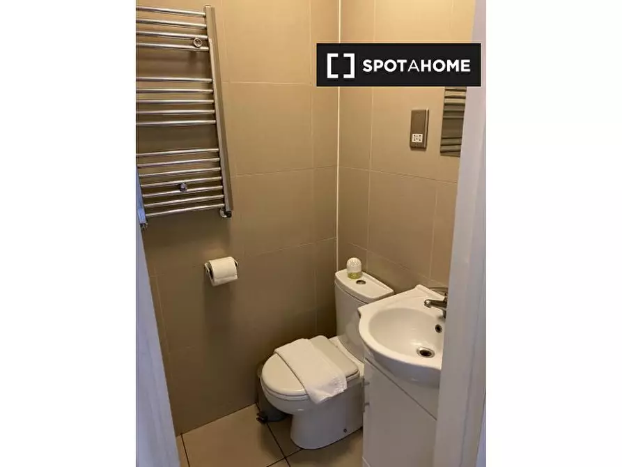 Immagine 4 di Camera condivisa in affitto  in Thirsk Road a Merton