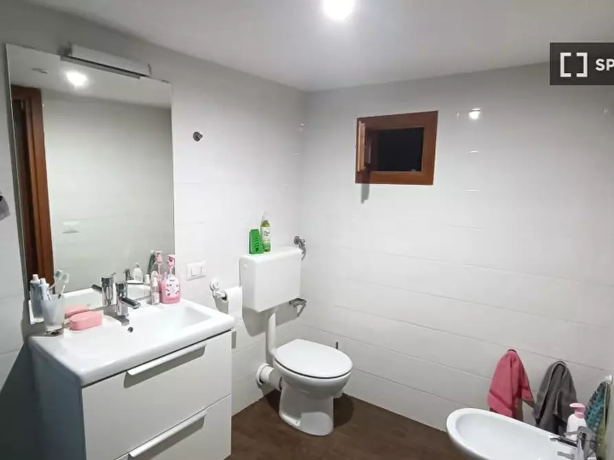 Immagine 8 di Camera condivisa in affitto  in Vico Canalone a Fontana dei Serpi a Napoli