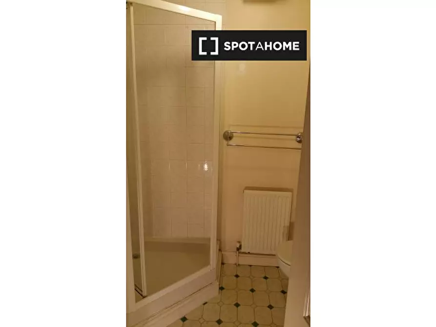 Immagine 5 di Camera condivisa in affitto  in Barnsdale Ave a Poplar