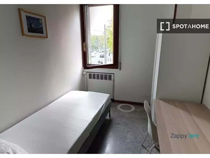 Immagine 1 di Camera condivisa in affitto  in Viale Quirico Filopanti a Bologna