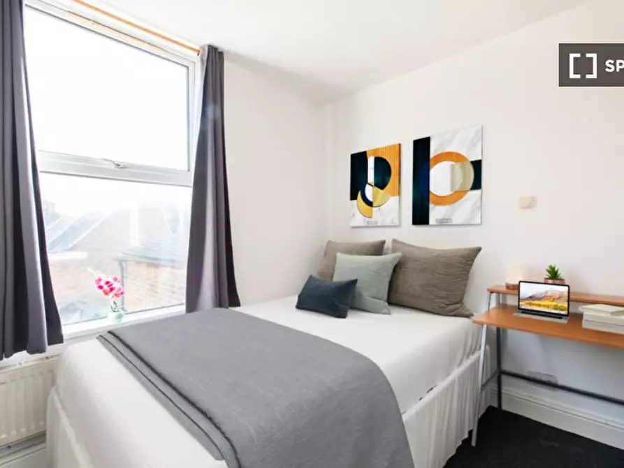Immagine 1 di Camera condivisa in affitto  in Lavender Hill a Wandsworth