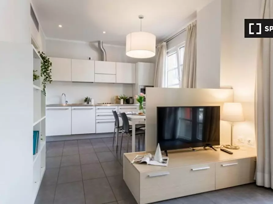 Immagine 4 di Appartamento in affitto  in Via Bernardino Biondelli a Milano