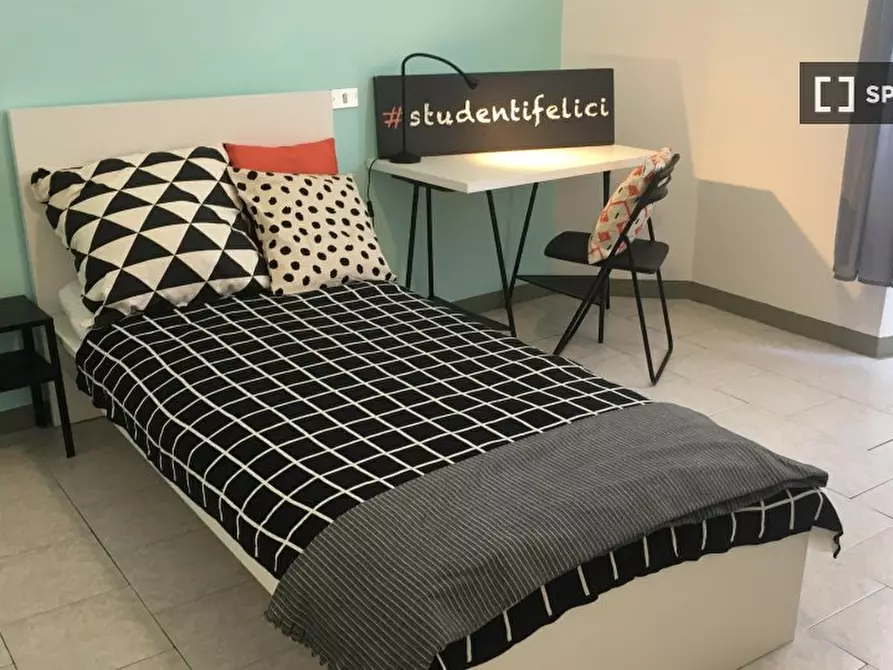 Immagine 2 di Camera condivisa in affitto  in Via del Ponte Rosso a Firenze