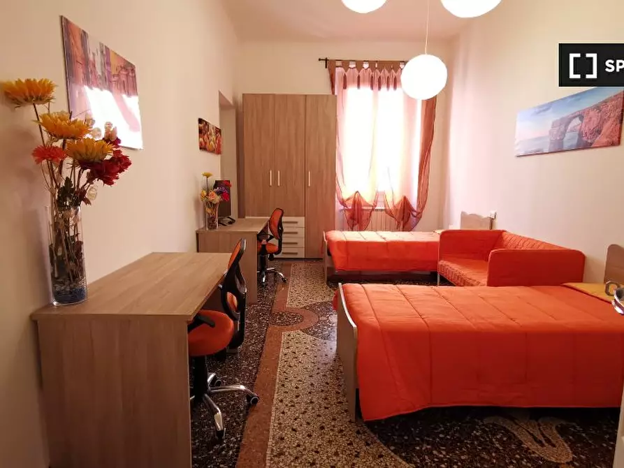 Immagine 10 di Camera condivisa in affitto  in Via Venezia a Genova