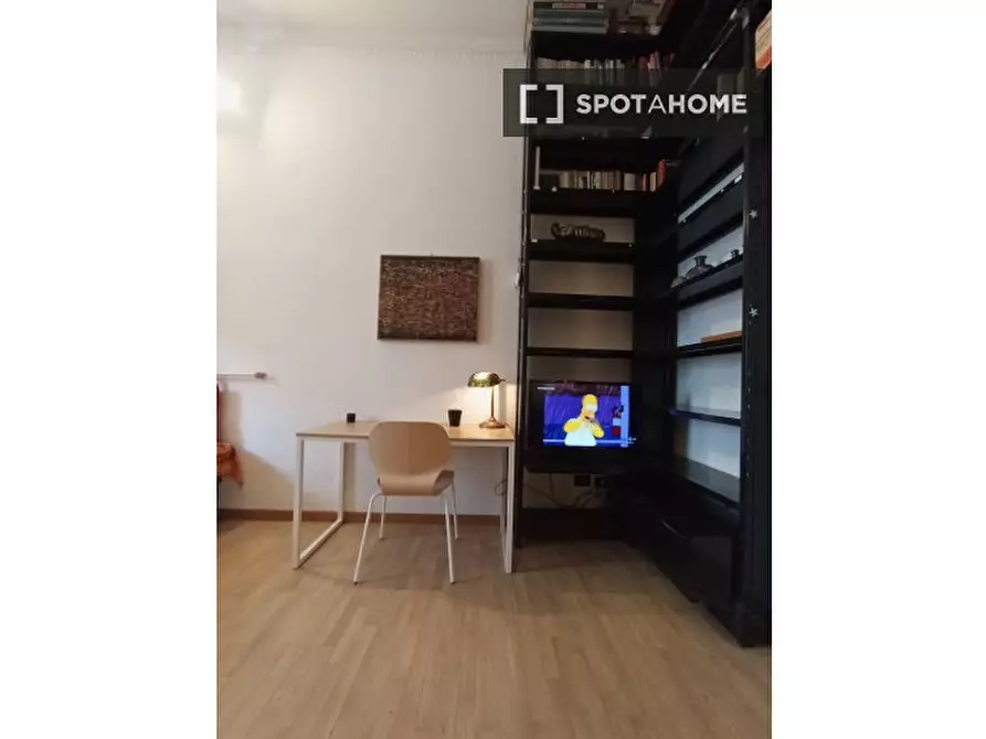 Immagine 2 di Camera condivisa in affitto  in Via Angelo Poliziano a Roma
