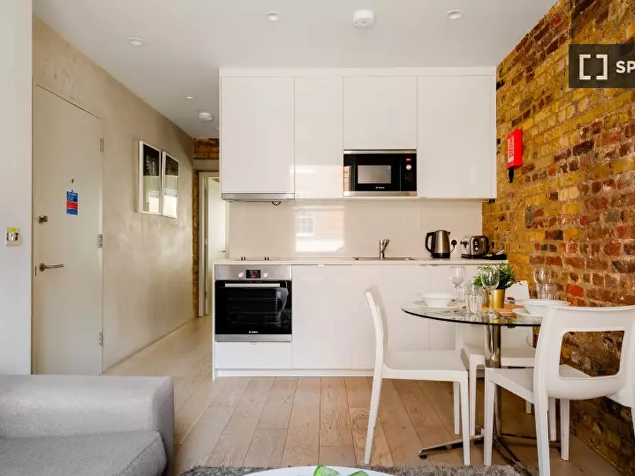 Immagine 2 di Appartamento in affitto  in Leather Ln a Camden Town
