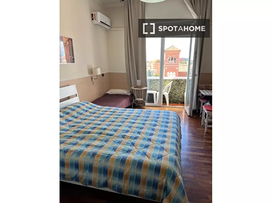 Immagine 4 di Camera condivisa in affitto  in Via Appia Nuova a Roma