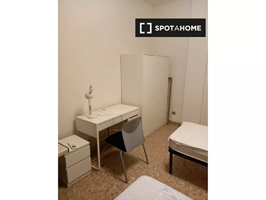 Immagine 5 di Camera condivisa in affitto  in Via Tommaso Salvini a Bologna