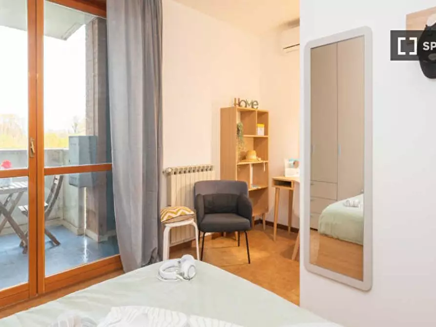 Immagine 5 di Camera condivisa in affitto  in Via dei Missaglia a Milano