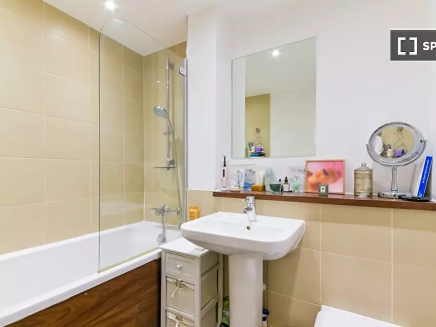 Immagine 4 di Appartamento in affitto  in Plough Rd a Wandsworth