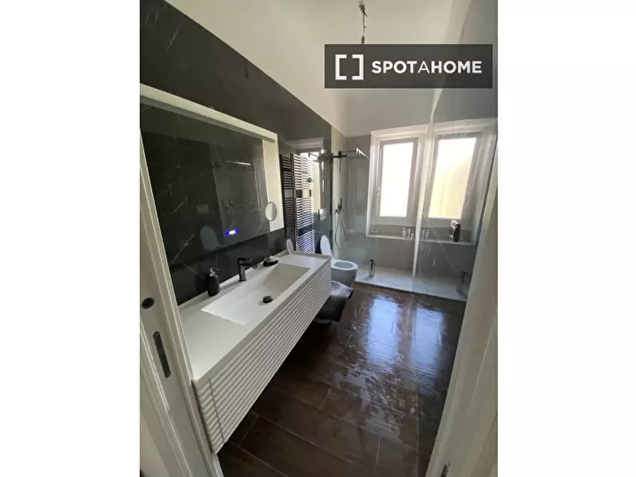 Immagine 11 di Camera condivisa in affitto  in Via Publio Valerio a Roma