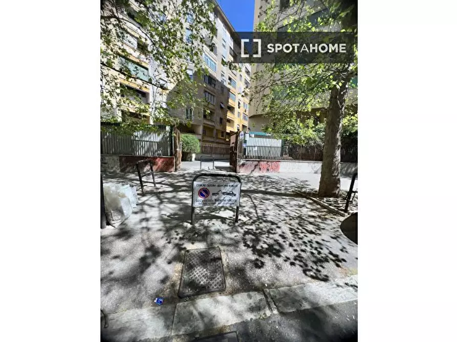 Immagine 19 di Camera condivisa in affitto  in Via Flavio Stilicone a Roma