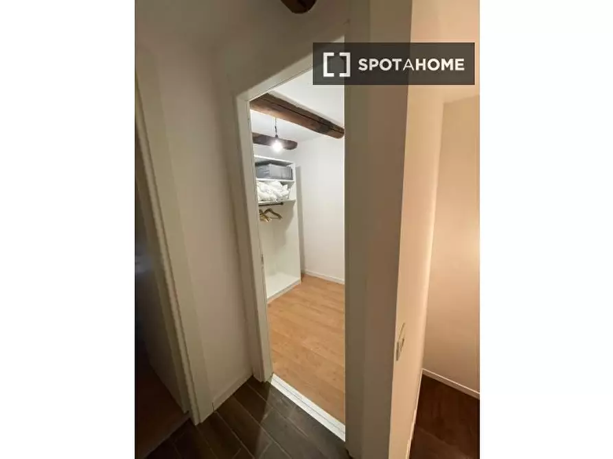 Immagine 7 di Camera condivisa in affitto  in P.za Dante a Napoli