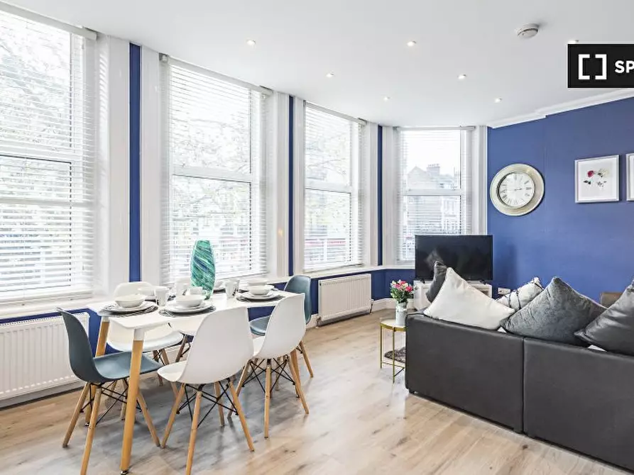 Immagine 6 di Appartamento in affitto  in Kilburn High Rd a Camden Town