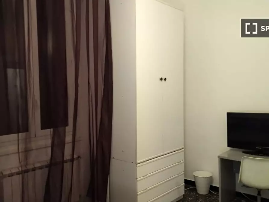 Immagine 15 di Camera condivisa in affitto  in Via Venezia a Genova