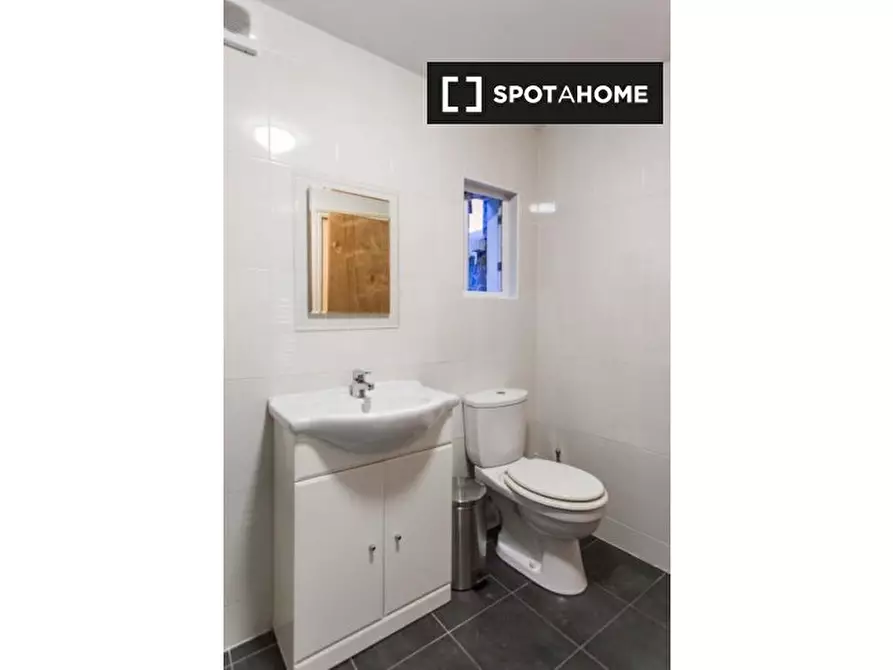 Immagine 10 di Camera condivisa in affitto  in Lower Richmond Rd. a Wandsworth