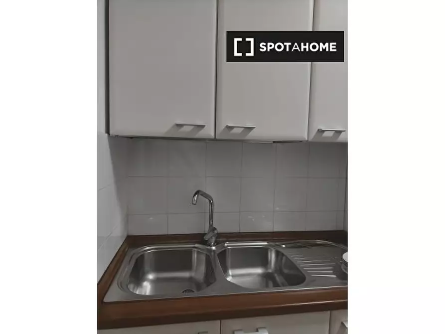 Immagine 3 di Camera condivisa in affitto  in Via Ugolino Cavalcabò a Roma