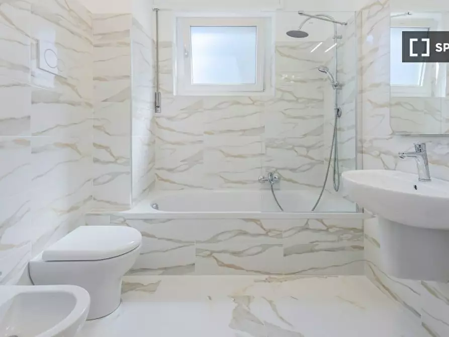 Immagine 17 di Camera condivisa in affitto  in Famagosta a Milano