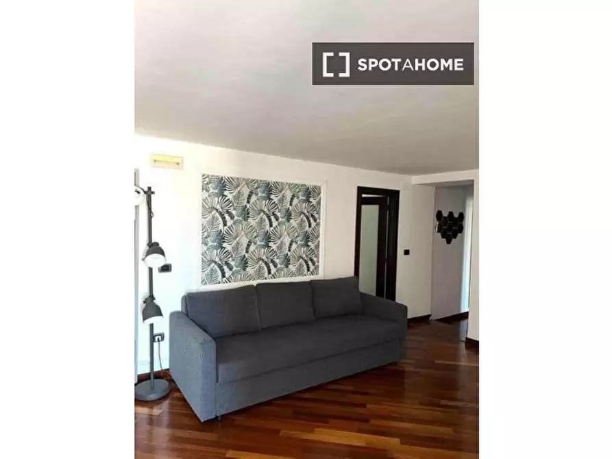 Immagine 3 di Camera condivisa in affitto  in Vico Maiorani a Napoli