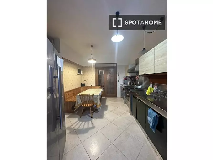 Immagine 10 di Camera condivisa in affitto  in Piazza Angilberto II a Milano